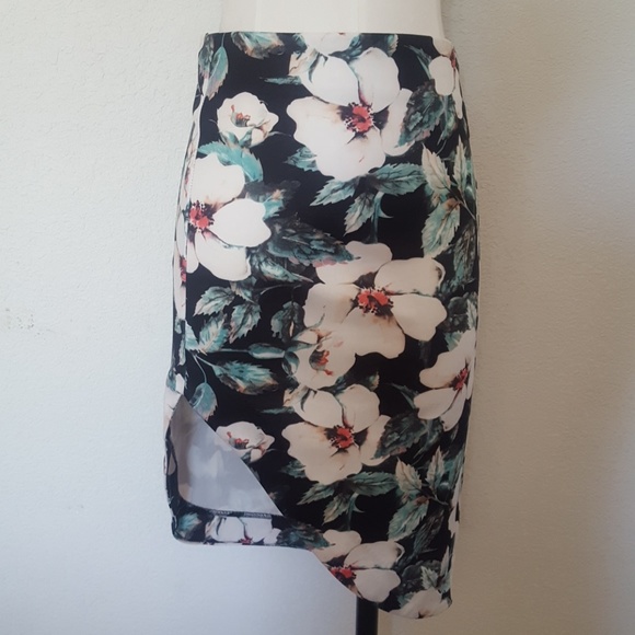 Jealous Tomatoe | Floral Skirt | Medium - Picture 1 of 6
